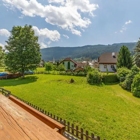 8 By Interhome アパート