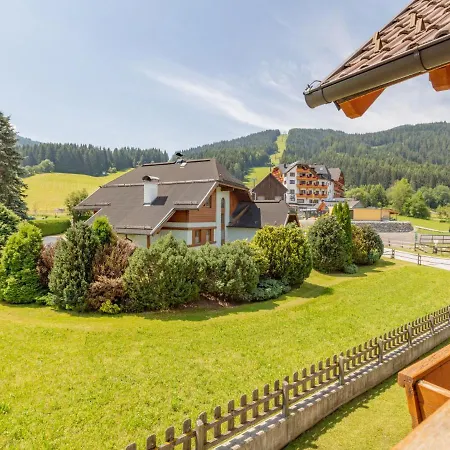 8 By Interhome アパート