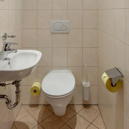 8 By Interhome アパート