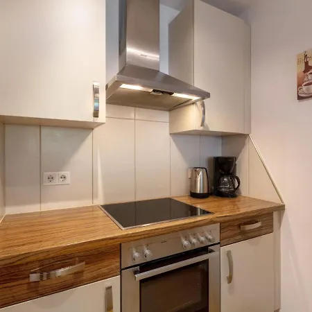 8 By Interhome