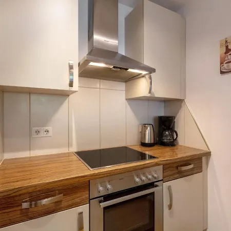 8 By Interhome